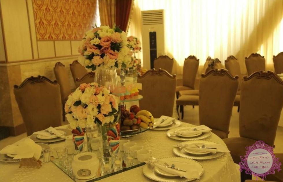 گل آرایی میز تالار پذیرایی هتل شیان