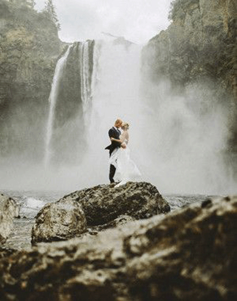 عروس داماد کنار آبشار