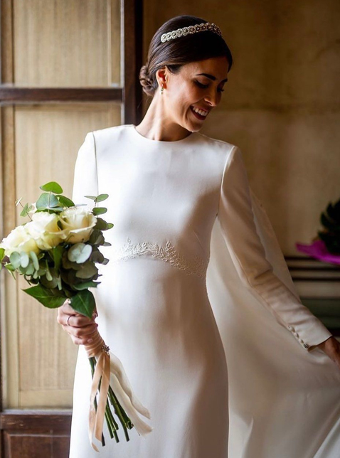 مدل لباس عقد محضری شیک و با حجاب ترند 2023 برای عروس