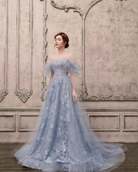 مدل زیبای فرمالیته با لباس آبی